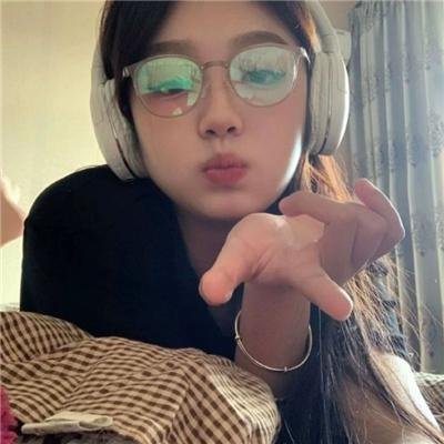 拳头在哭泣